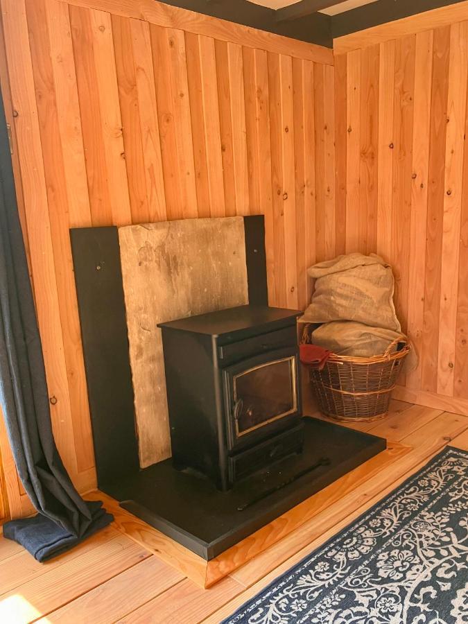Shepherds Hut In A Private Meadow With Sea Views Хартланд Екстериор снимка