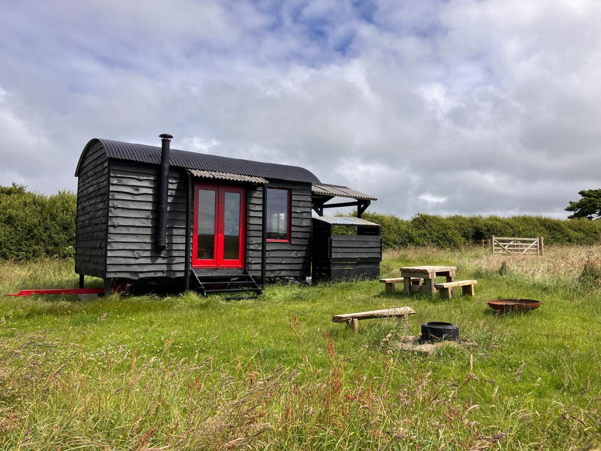 Shepherds Hut In A Private Meadow With Sea Views Хартланд Екстериор снимка